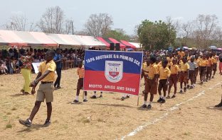 Pupils, teachers mark Ghana's 67th Independence Day at Tapa-Abotoase