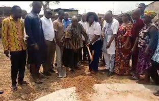 Agona East DCE breaks ground for construction of market complex at Kwanyaku Mrs Janet Odei Paintsil, the Agona East District Chief Executive (DCE), has cut the sod for work to begin on the construction of market complex at Agona Kwanyaku to facilitate trade and commerce in the Eastern enclave of the District.