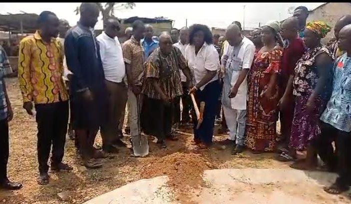 Agona East DCE breaks ground for construction of market complex at Kwanyaku Mrs Janet Odei Paintsil, the Agona East District Chief Executive (DCE), has cut the sod for work to begin on the construction of market complex at Agona Kwanyaku to facilitate trade and commerce in the Eastern enclave of the District.