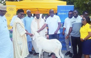 Eid-ul-Fitr: MTN donates food items to Ashanti Regional Chief Imam 