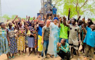 Water Crises: NPP parliamentary candidate rescues Dawa Akura residents. Madam Sherifa Sekyere-Tijani, the New Patriotic Party (NPP) parliamentary candidate for Nkwanta South, has stepped in to solve the water crisis of Dawa Akura, a suburb of the Nkwanta South Municipality in the Oti Region. 